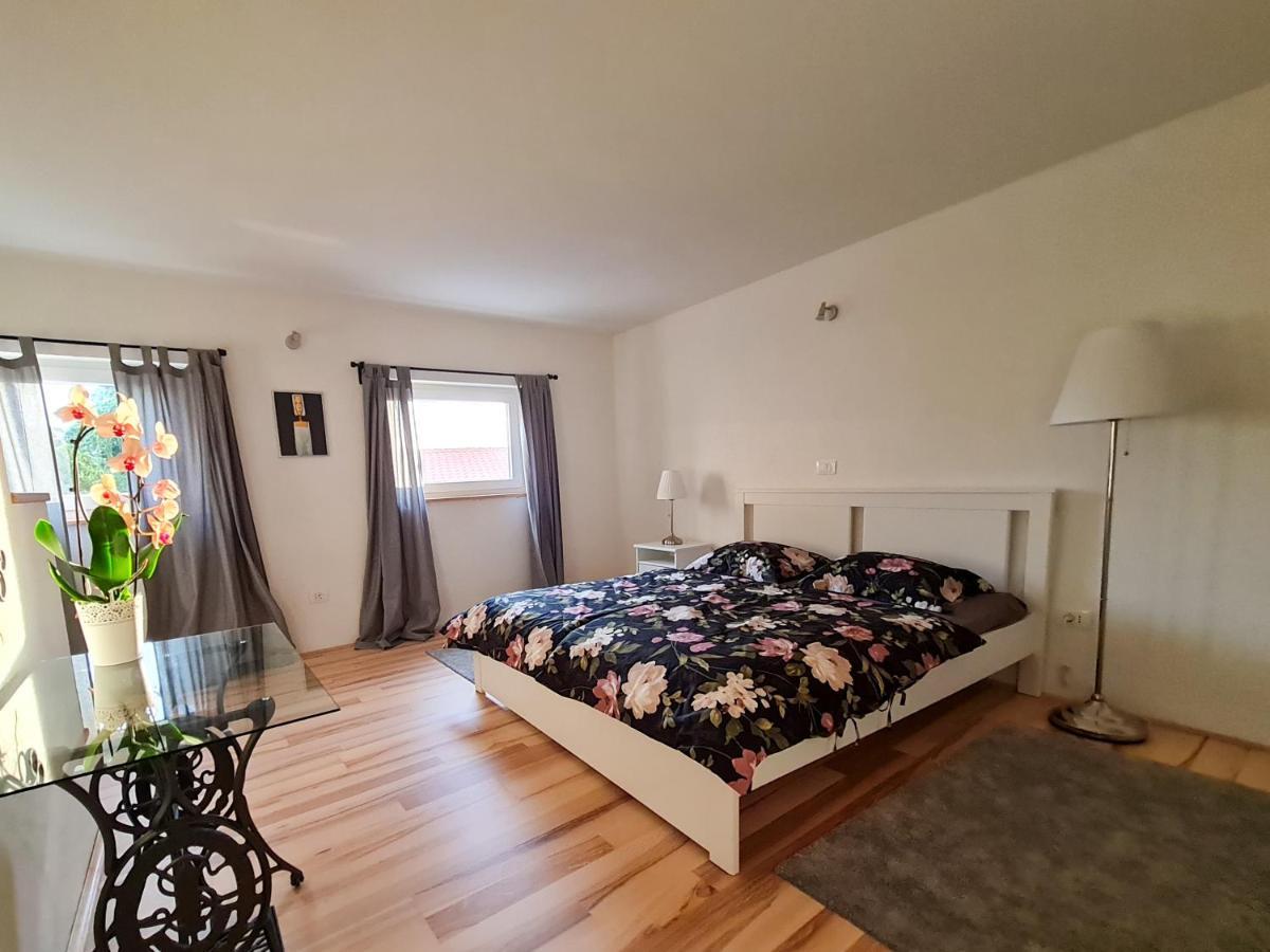 רוביני Sweet House And Apartment מראה חיצוני תמונה